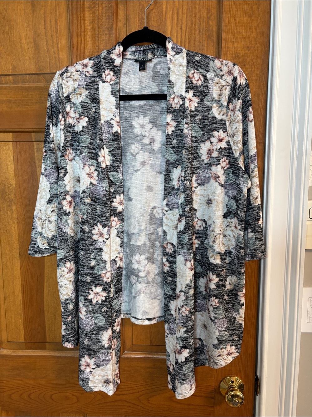 Torrid sz 1 open front cardigan in 3/4 sleeves floral on space dye background.